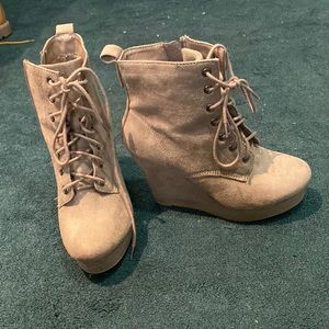 Shï by Journeys Suede Zip-up wedged heels